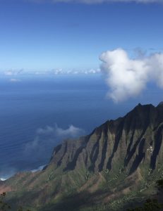 島の西側、カララウ渓谷。ナ・パリの断崖はカウアイの最も美しい風景のひとつ