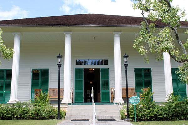 エマ王妃のサマーパレスでのヴィンテージ・ムウムウツアー