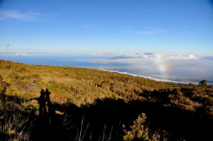 ハレアカラ山を登る途中で虹をみつける