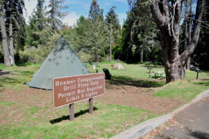 ホスマー・グローブのキャンプ場。現在はテントの設営のルールがあります
