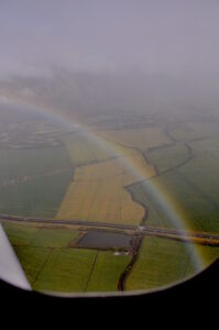 マウイ島へ行く機内から見た虹