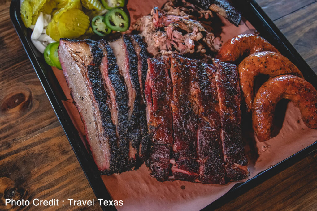 テキサスBBQを楽しもう。ダラス市内のPeacanLodge(Photo Credit : Travel Texas)